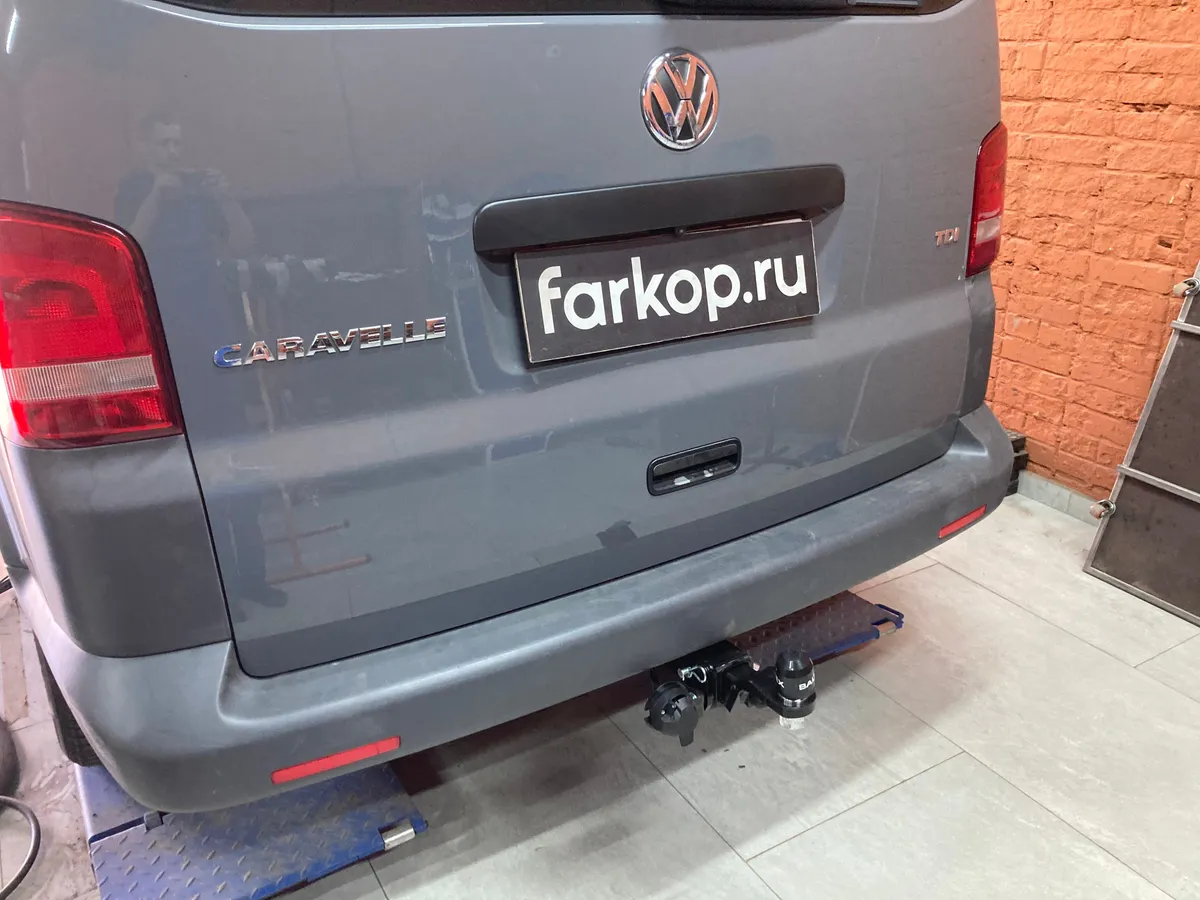 Фаркоп TowRus для Volkswagen Caravelle 2003-2015 269076 в Кемерово